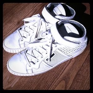 1/9

Alessandro Dell'Acqua Perforated White Leathe